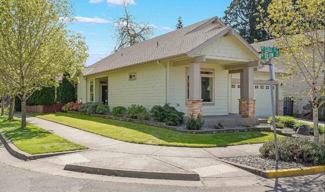 Building Photo - Beautiful 4-Bed 2-Bath Home with Great Fea...
