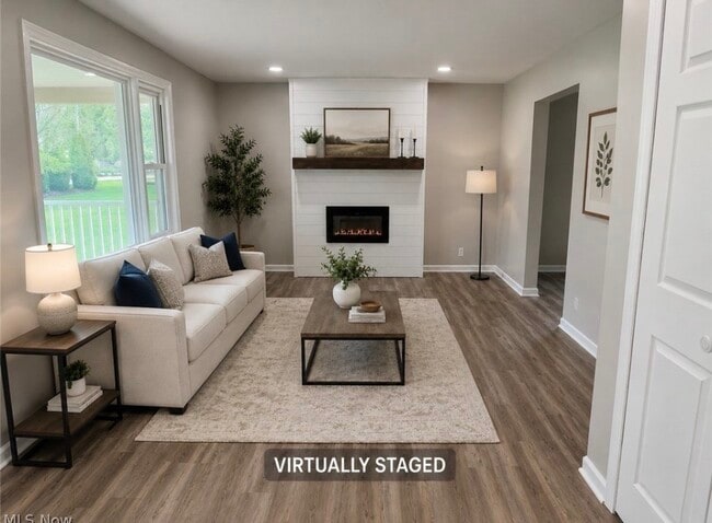 Electric fireplace - 6666 Clingan Rd