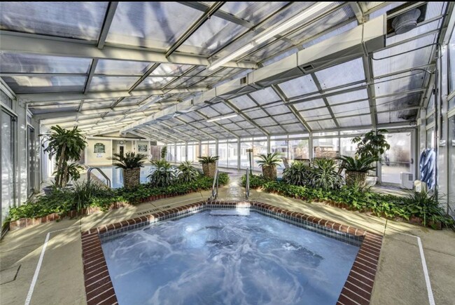 Foto del edificio - 1351 Ivy Ln