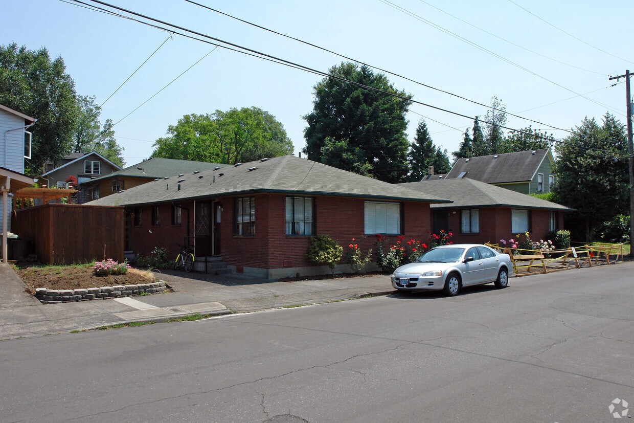 Foto del edificio - 336-408 SE 32nd Ave