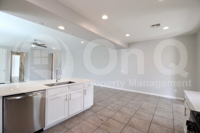 Building Photo - 3819 S 65th Ave