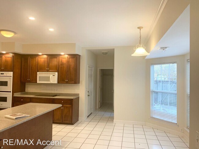 Building Photo - 5 br, 2.5 bath House - 197 Oak Pointe Drive