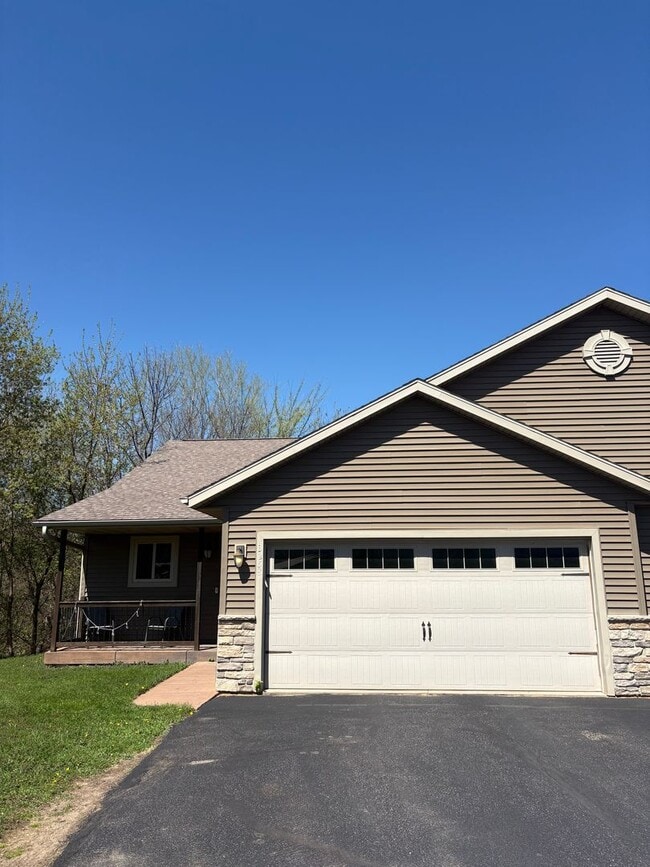 Building Photo - 3258 White Oak Ln