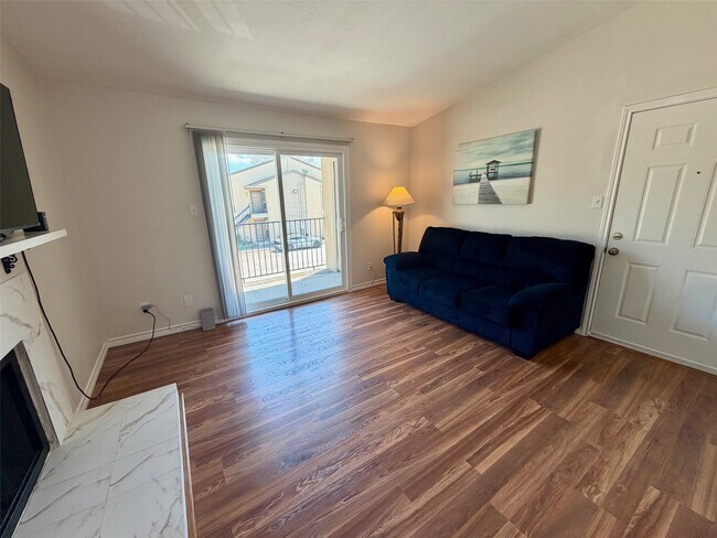 Foto del edificio - 3300 Pebblebrook Dr