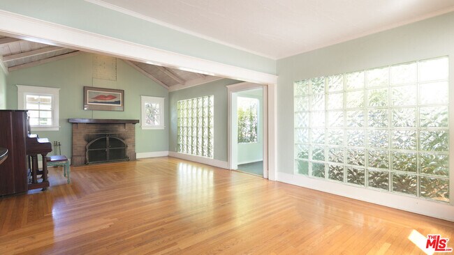 Building Photo - 526 Ashland Ave