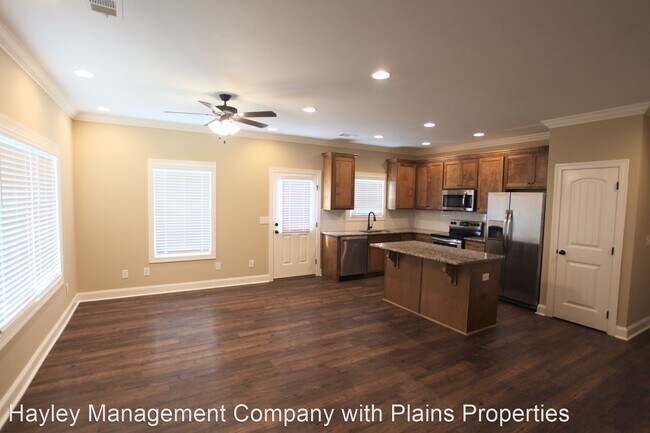Building Photo - 4 br, 3.5 bath House - 2000 Downs Way