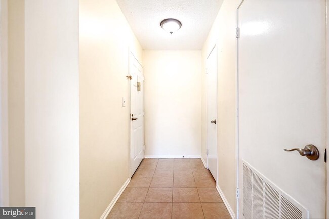 Building Photo - 5903 Mt Eagle Dr