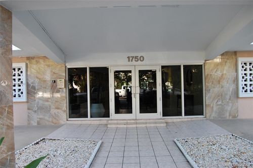 Foto del edificio - 1750 James Ave