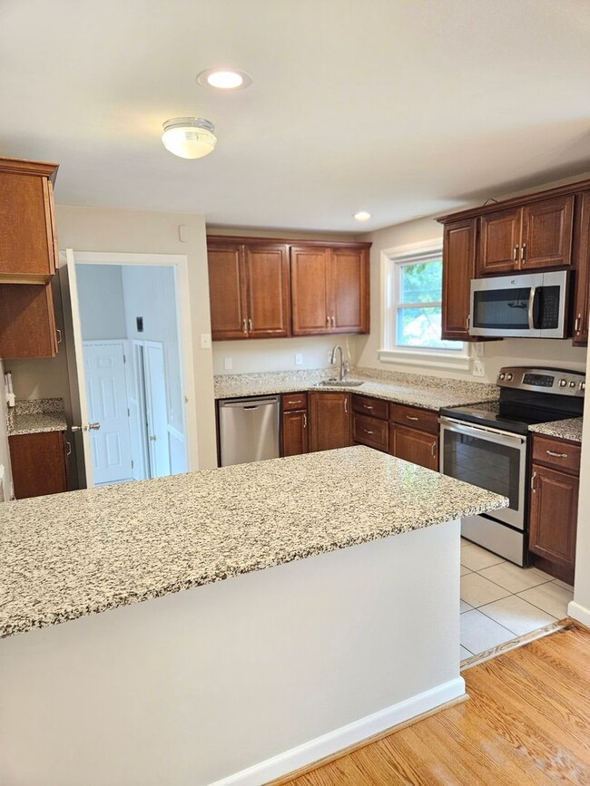 Building Photo - 3 Bedroom 1.5 Ba Brick Rancher Near I-64