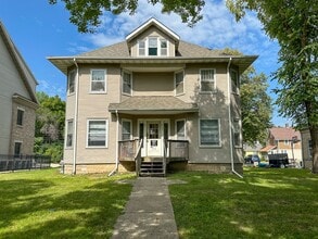 Building Photo - 411 Welch Ave