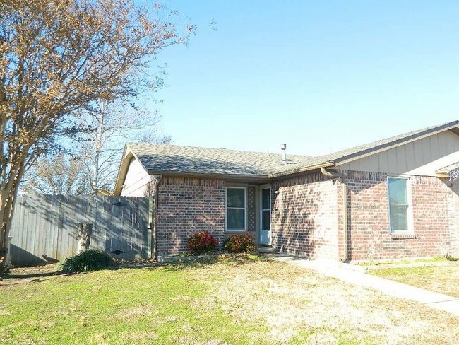 Nice 2 2 Duplex In Moore Schools House For Rent In Oklahoma