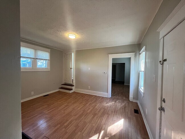 Foto del edificio - Cozy 3BR/1Ba house with small unfinished basement- LEASING SPECIAL - MOVE IN BY 5/31/2026 AND REC...
