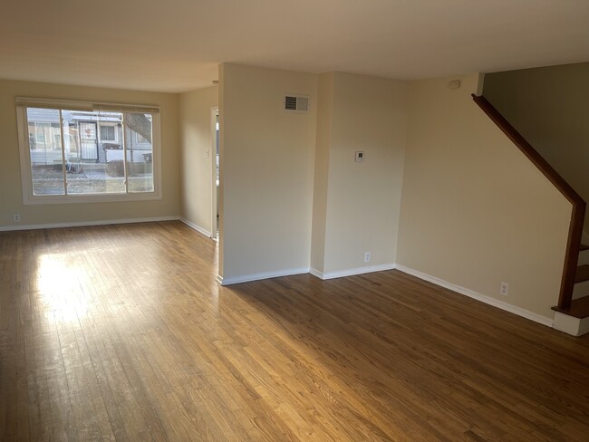 Building Photo - 47 Indianwood Blvd