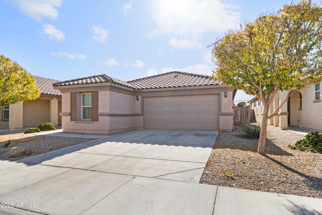 Building Photo - 40925 W Patricia Ln