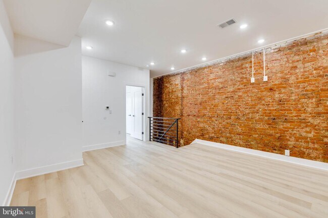 Foto del edificio - 6027 Delancey St