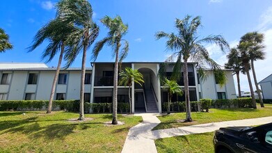 Building Photo - 1005 Green Pine Blvd