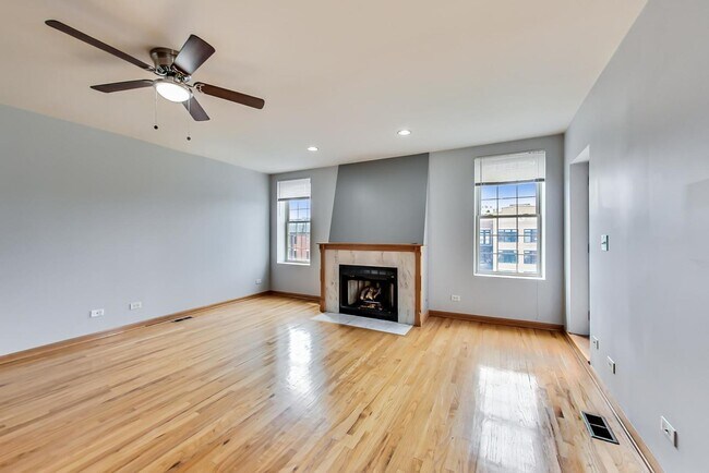 Foto del edificio - 2032 W Division St