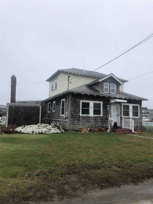 968 S 4th St, Lindenhurst, NY 11757 House Rental in Lindenhurst, NY