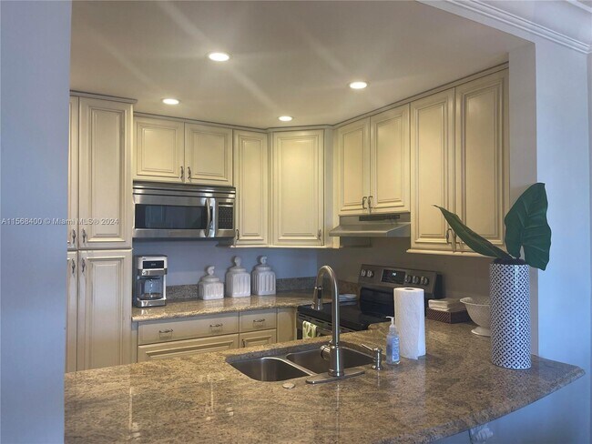 Building Photo - 155 Ocean Ln Dr