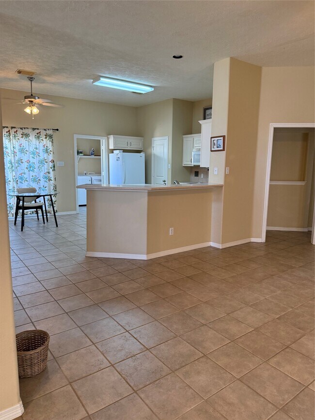 Foto del edificio - 10522 Torrey Pines Dr