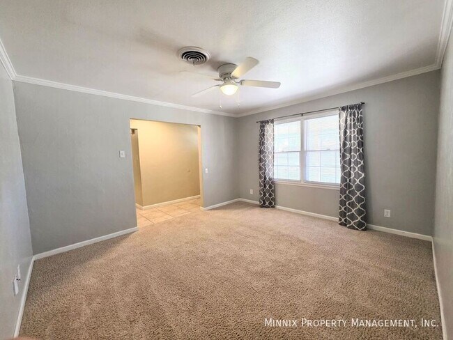 Foto del edificio - 3216 Camarie Ave