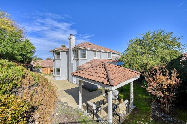 Building Photo - Beautiful home in Serrano. Must See!