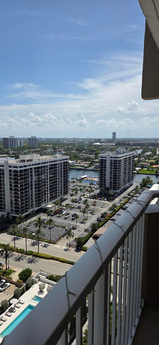 Foto del edificio - 1980 S Ocean Dr