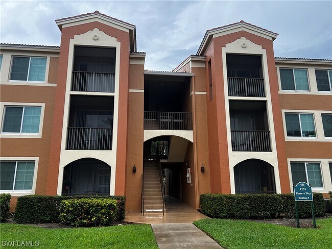 Foto del edificio - 1235 Reserve Way