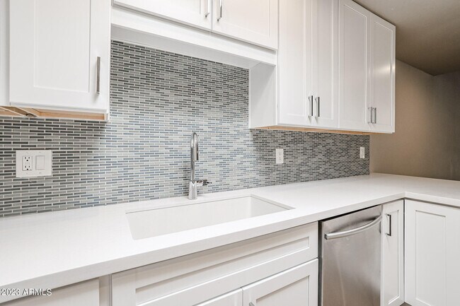 Foto del edificio - 623 E Jeffrey Ave