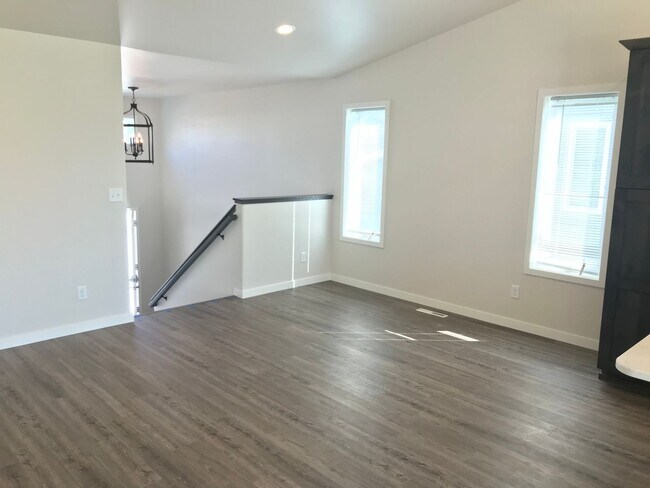 Foto del edificio - 4 Bed 2 Bath Single Family Home