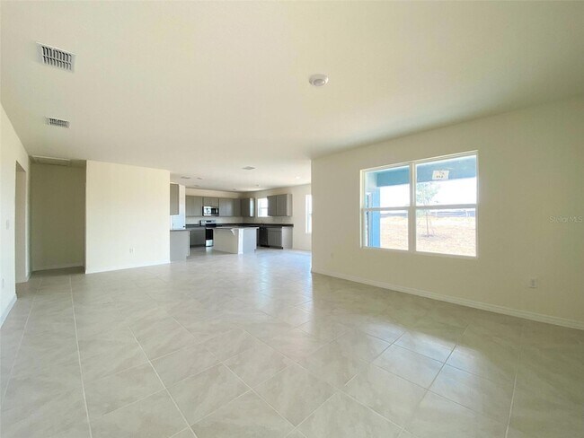 Foto del edificio - 495 Lily Ln