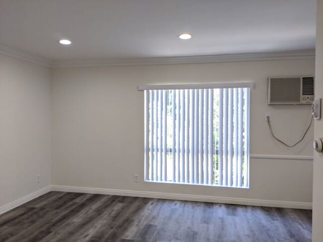 Interior Photo - 5222-5226 Lexington Ave