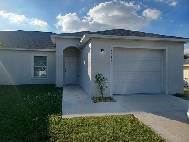 Foto del edificio - 4622-4622 SW 8th Ct