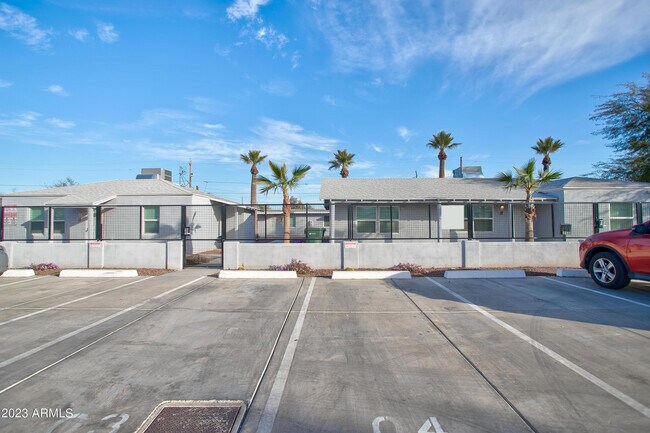 Foto del edificio - 206 E Jones Ave