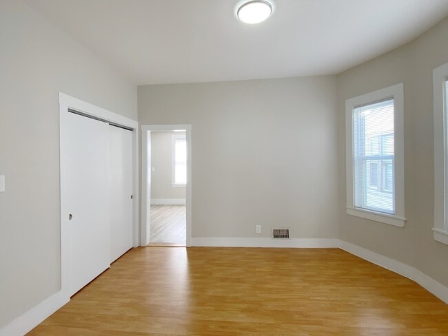 Foto del edificio - 73 Campbell Ave