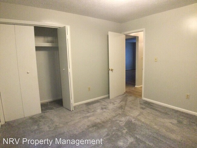 Foto del edificio - 107 Lovely Mt Dr