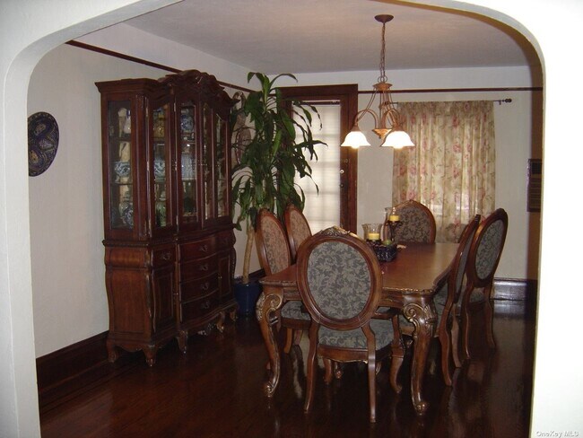 Foto del edificio - 62-25 Alderton St