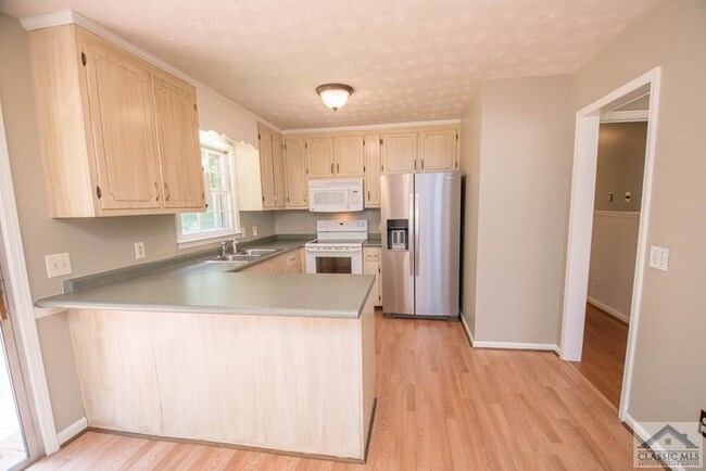 Building Photo - 1020 Eaglewood Dr