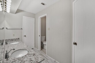Building Photo - 10814 Sugar Hill Dr