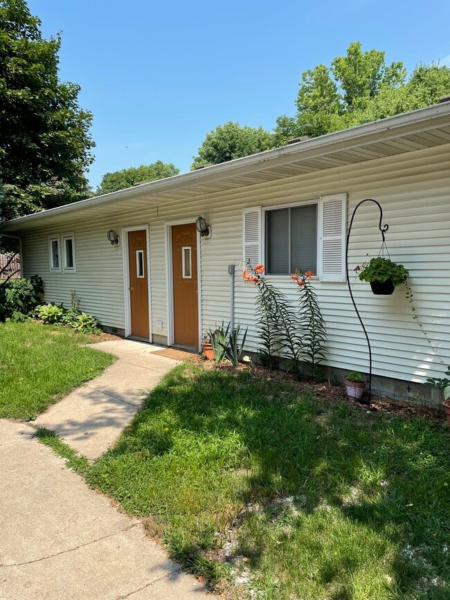 Garage - 407 Grace St