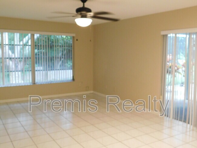 Foto del edificio - 1840 Oak Forest Dr W