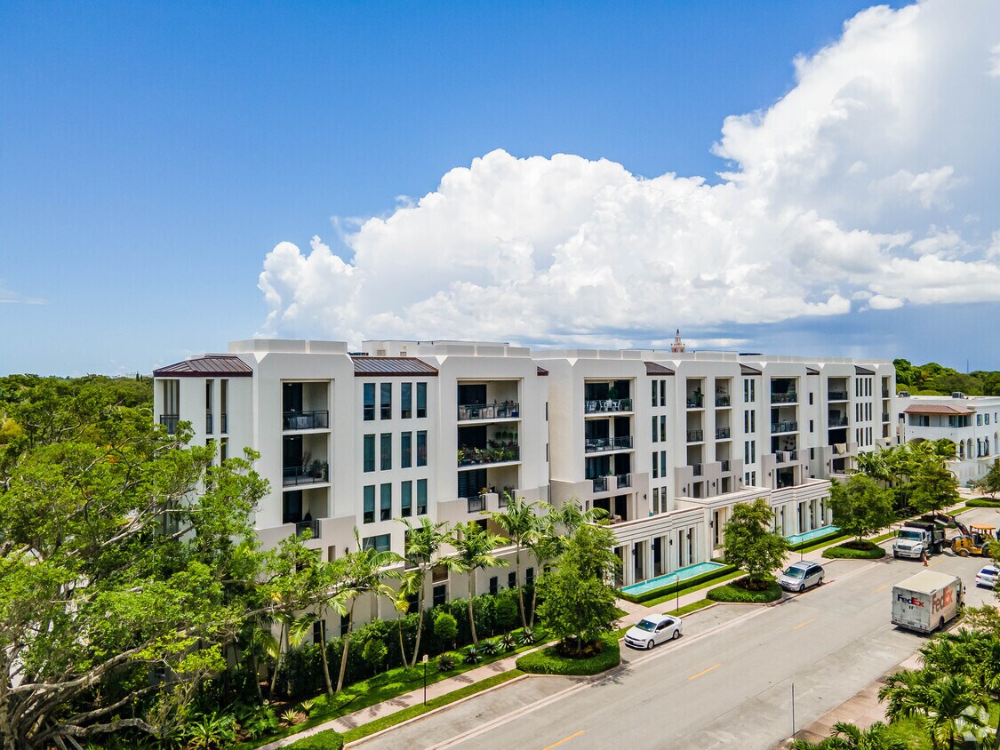 Foto principal - 718-722 Valencia Ave