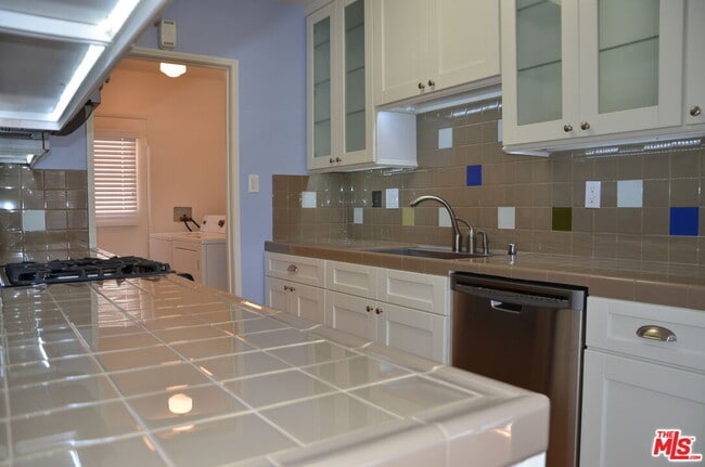 Building Photo - 2335 28th St