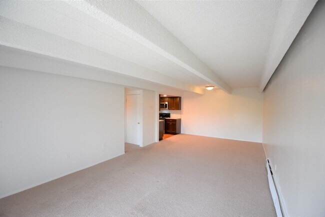 Building Photo - 1 Bedroom Apartment Available Now