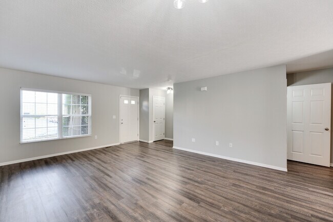 Sala de estar - 5757 High Rock Dr