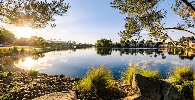 Foto del edificio - 7860 Skiff Ln