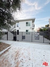 Building Photo - 5193-5193 Lindley Ave