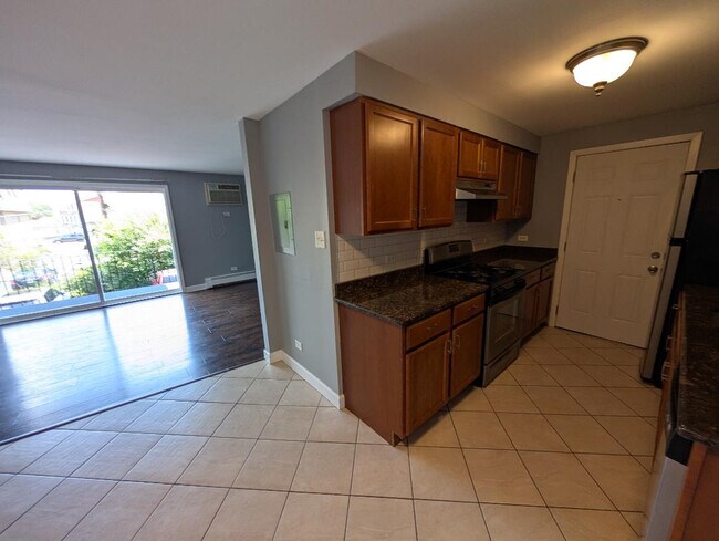 Foto del edificio - 7829 Rutherford Ave