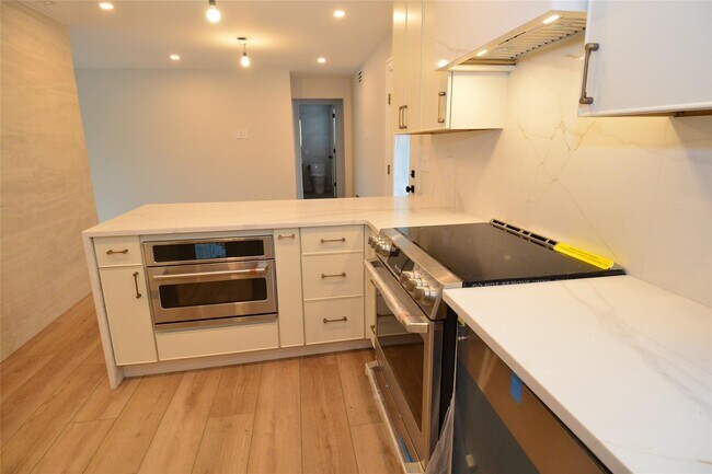 Foto del edificio - 137 Hillside Pl