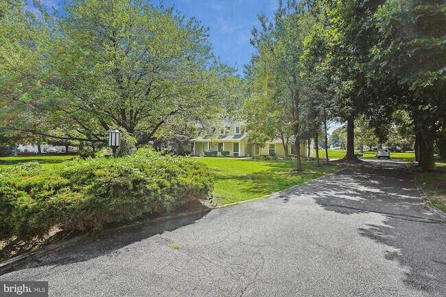 Foto del edificio - 2906 Cox Neck Rd E